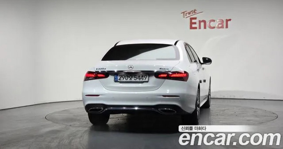 Mercedes-Benz E-Class 