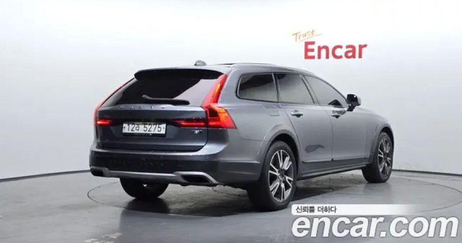 Volvo V90 