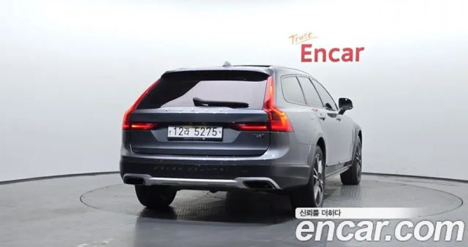 Volvo V90 