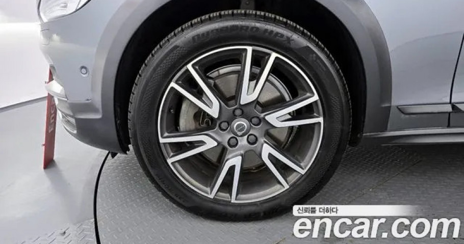 Volvo V90 