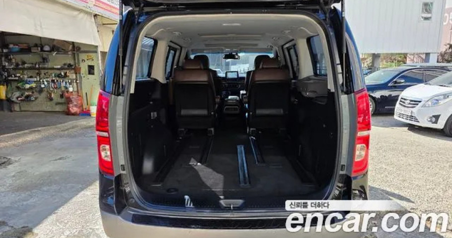 Hyundai Starex 
