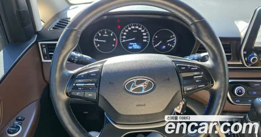 Hyundai Starex 