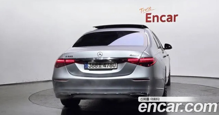 Mercedes-Benz S-Class 