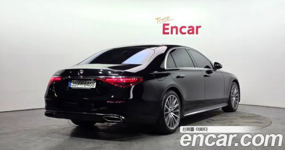 Mercedes-Benz S-Class 
