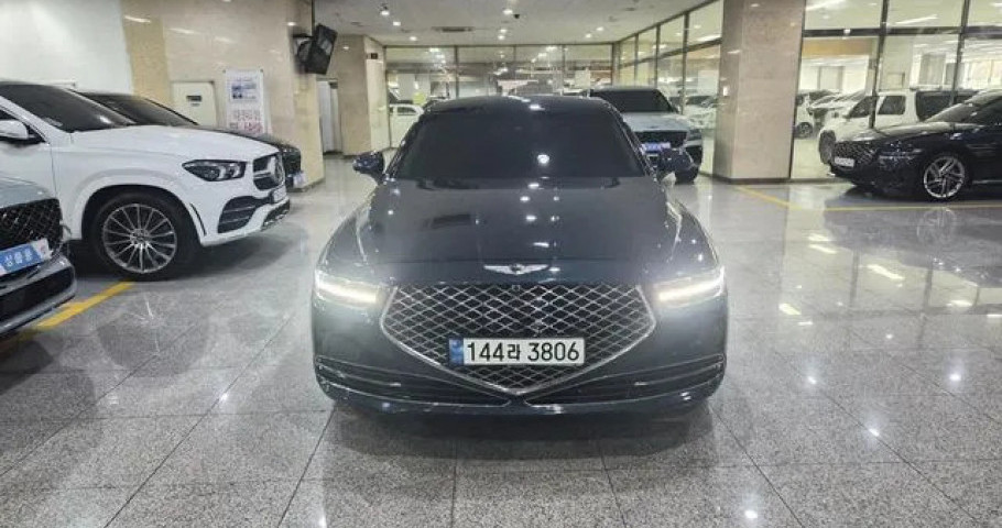 Genesis G90 