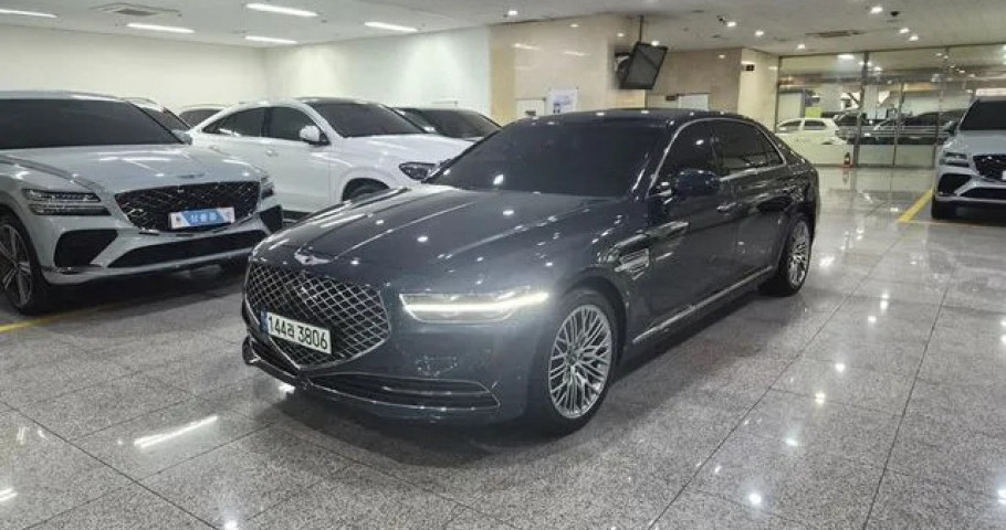 Genesis G90 