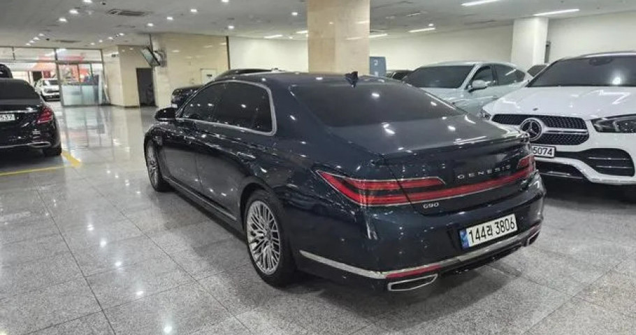 Genesis G90 