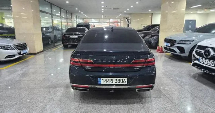 Genesis G90 