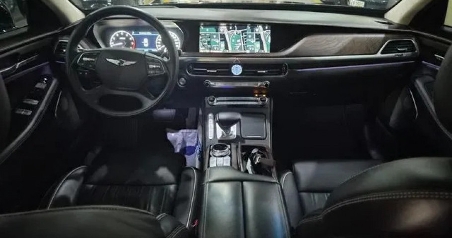 Genesis G90 