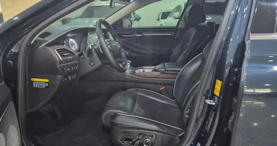 Genesis G90 