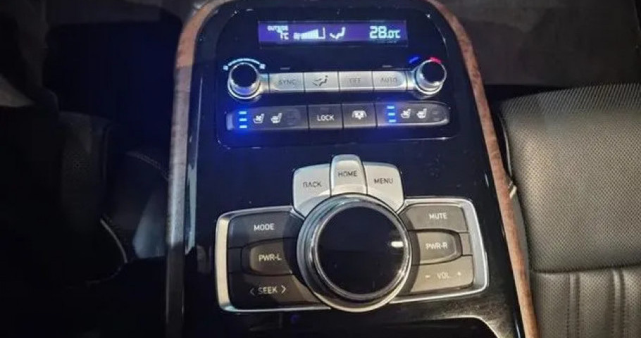 Genesis G90 