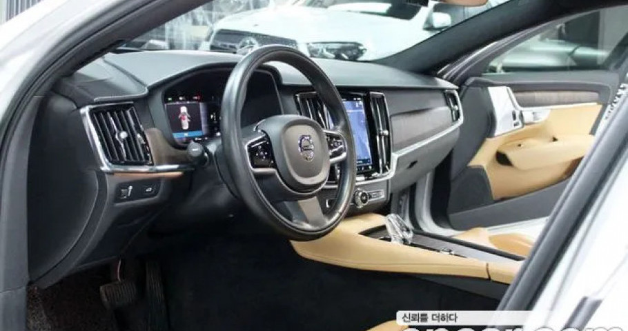 Volvo S90 