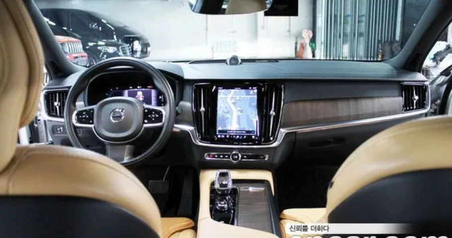 Volvo S90 