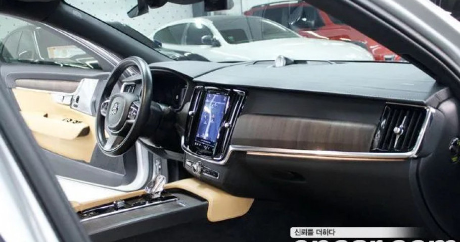 Volvo S90 