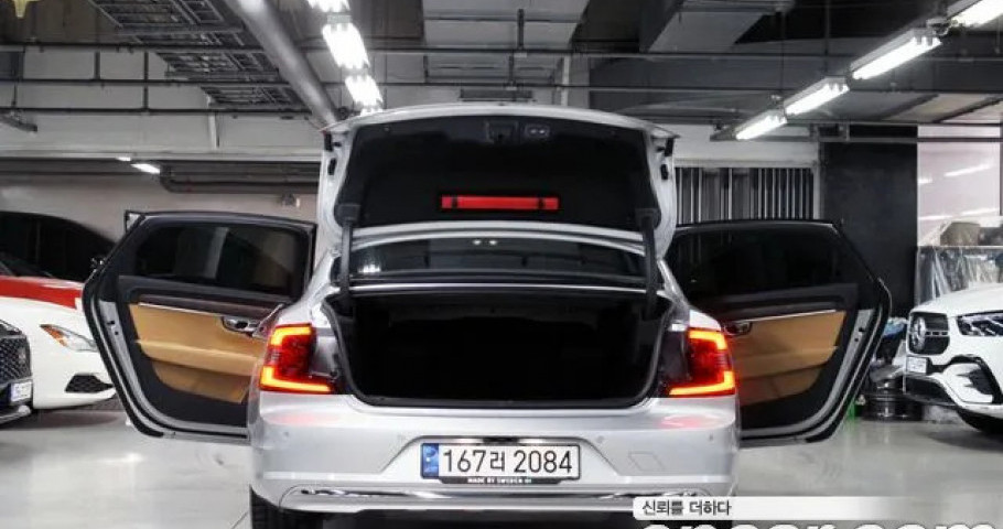 Volvo S90 