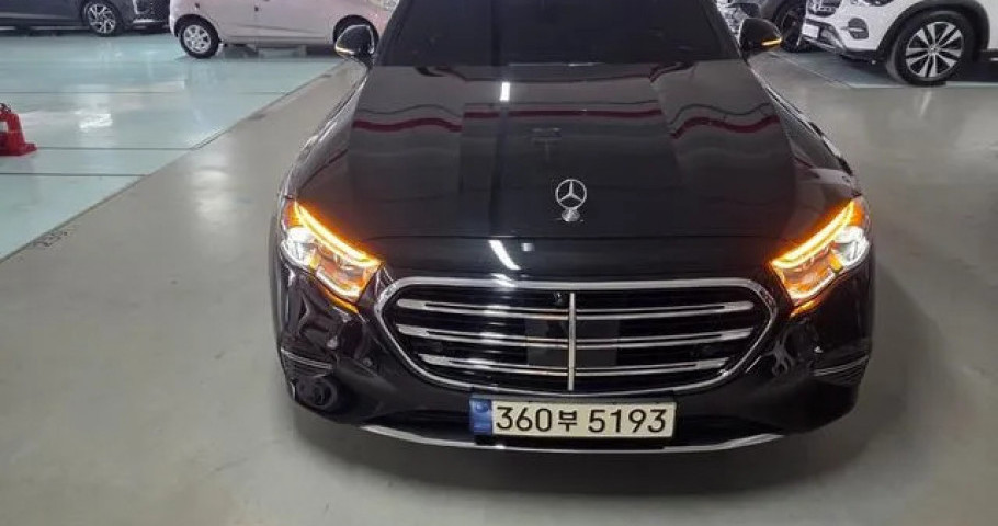 Mercedes-Benz E-Class 
