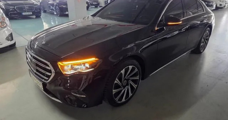 Mercedes-Benz E-Class 