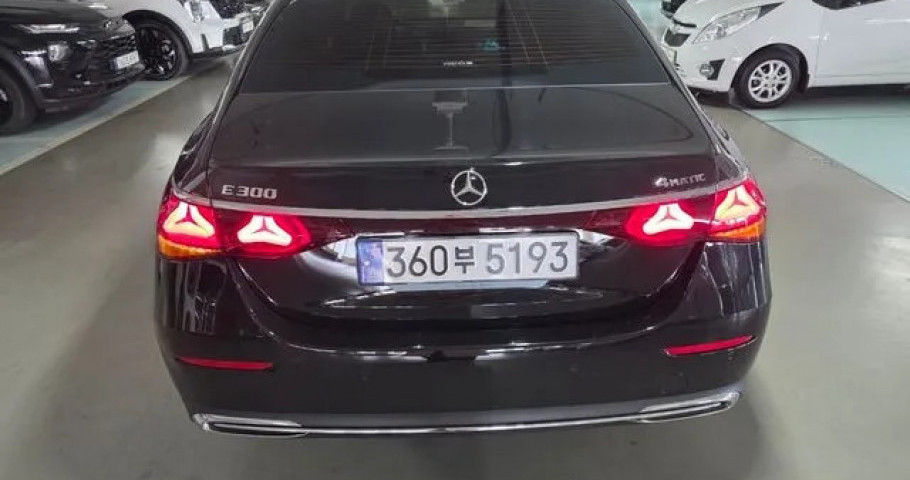 Mercedes-Benz E-Class 