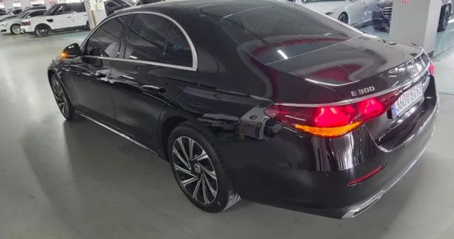 Mercedes-Benz E-Class 