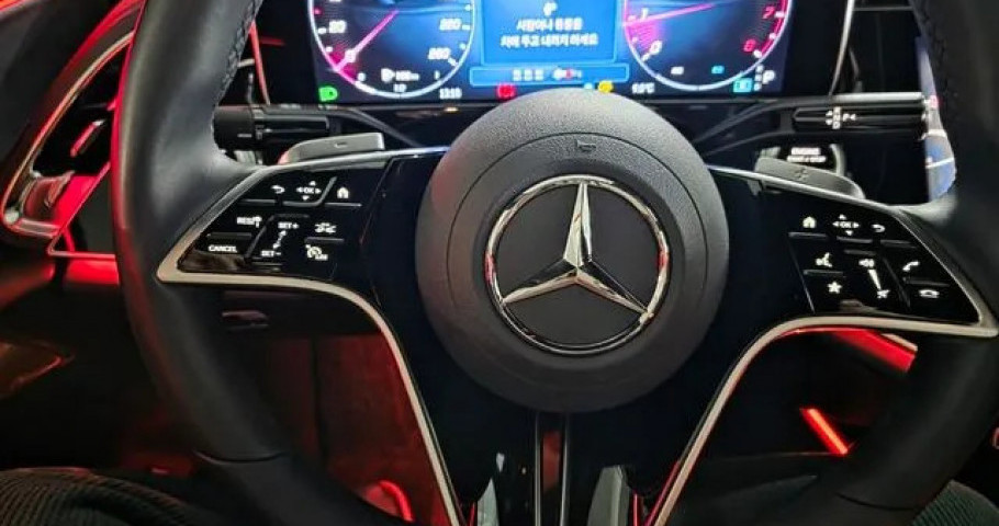 Mercedes-Benz E-Class 