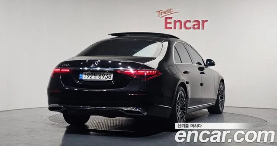 Mercedes-Benz S-Class 