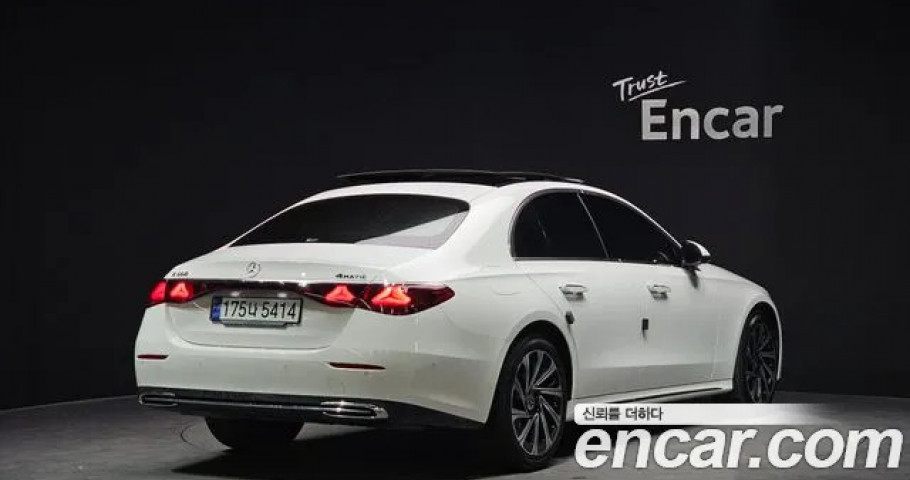 Mercedes-Benz E-Class 