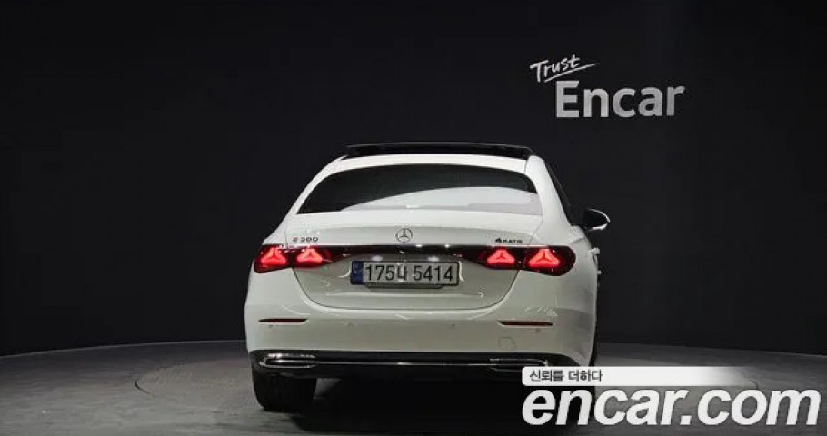 Mercedes-Benz E-Class 