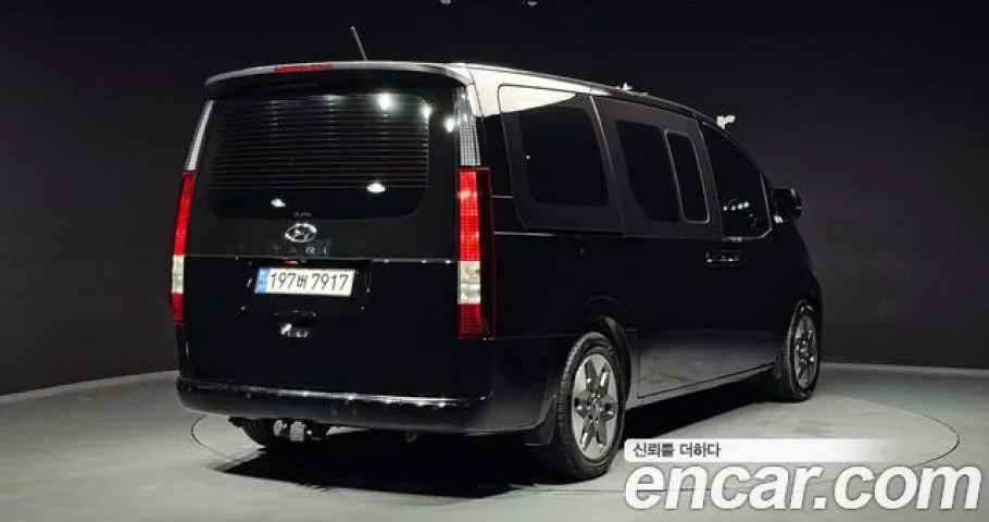 Hyundai Staria 