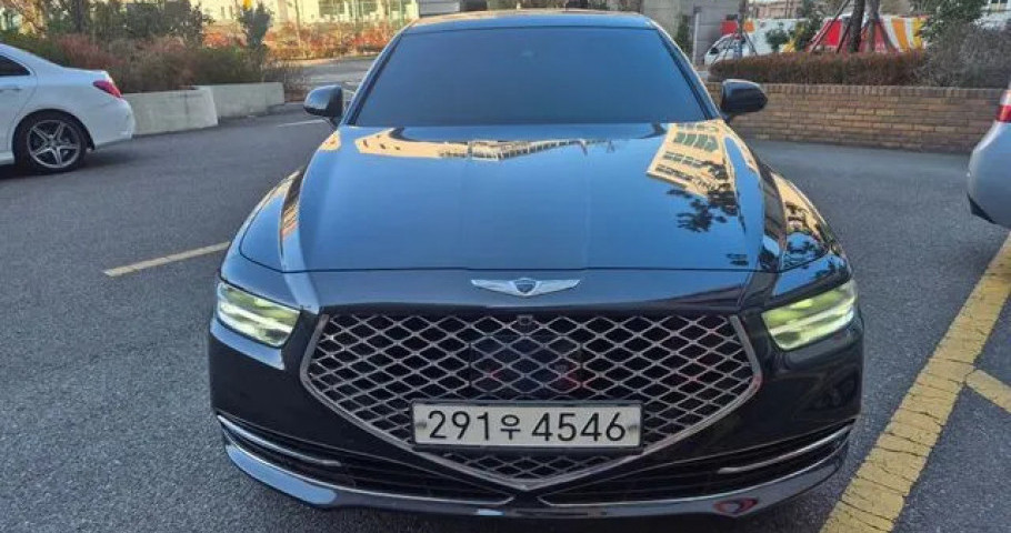 Genesis G90 