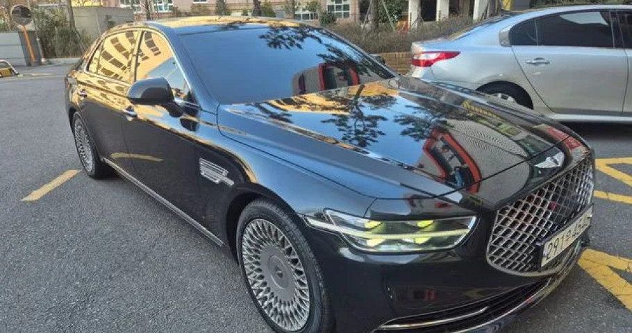 Genesis G90 
