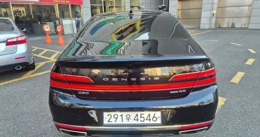 Genesis G90 