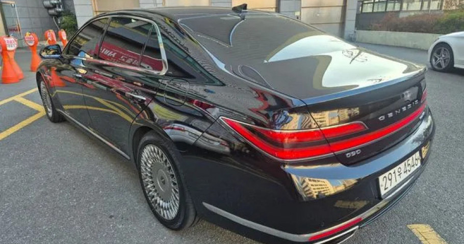 Genesis G90 