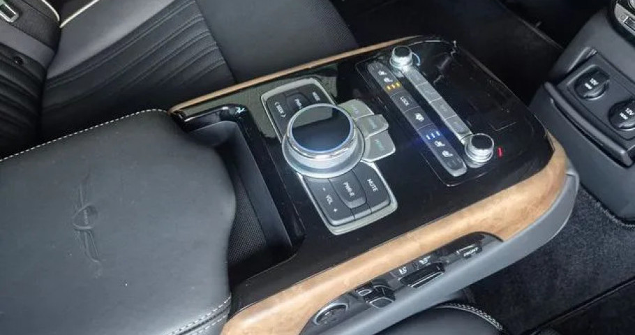 Genesis G90 