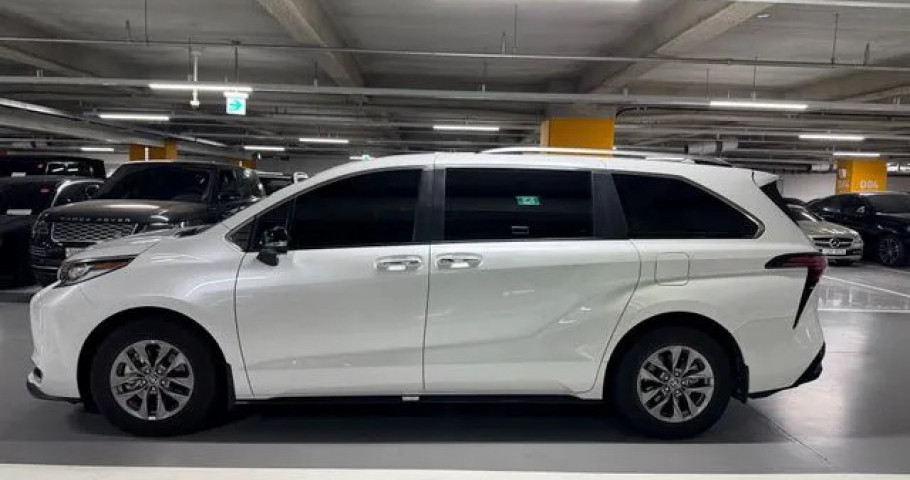 Toyota Sienna 