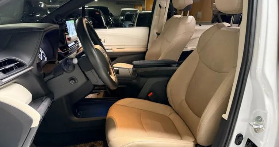 Toyota Sienna 