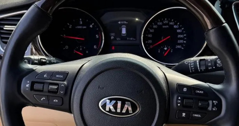 Kia Carnival 
