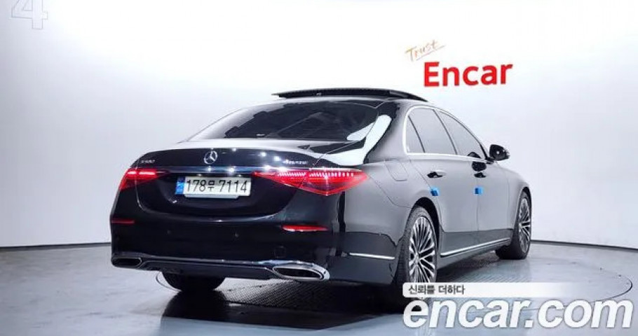 Mercedes-Benz S-Class 