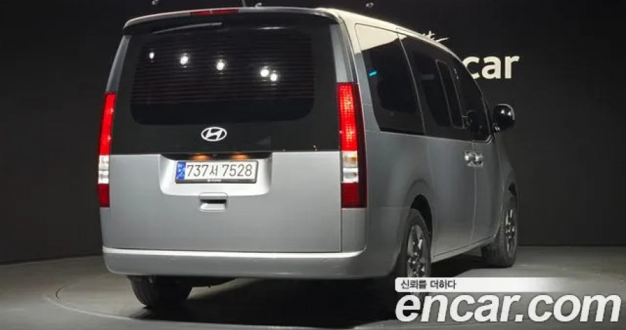 Hyundai Staria 