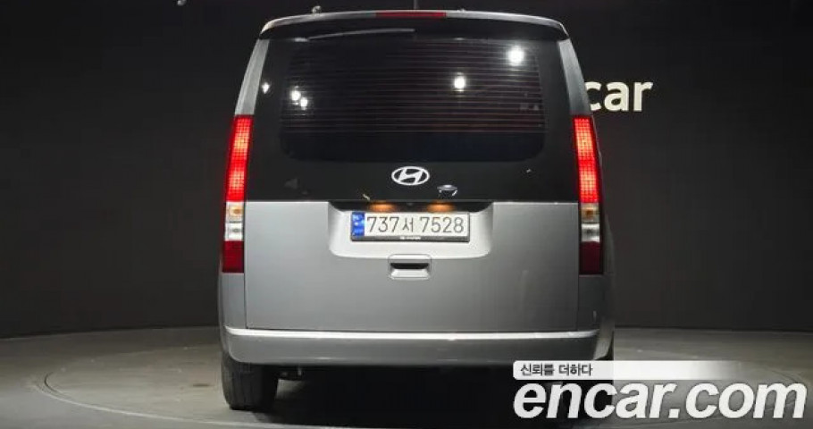 Hyundai Staria 