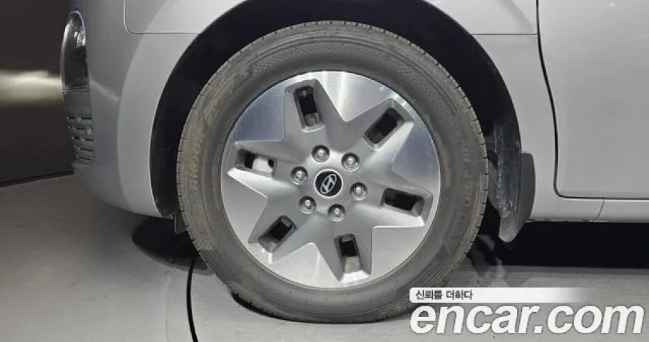 Hyundai Staria 