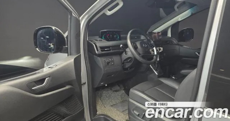 Hyundai Staria 