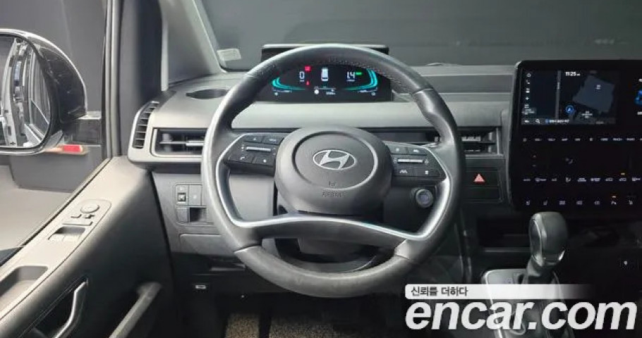 Hyundai Staria 
