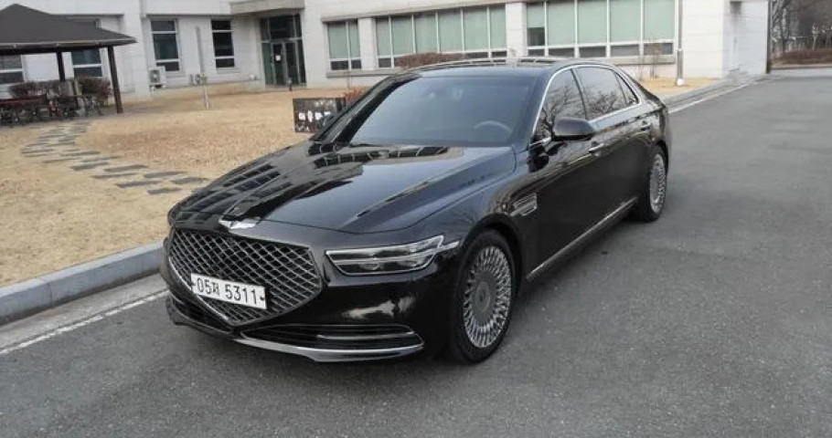 Genesis G90 