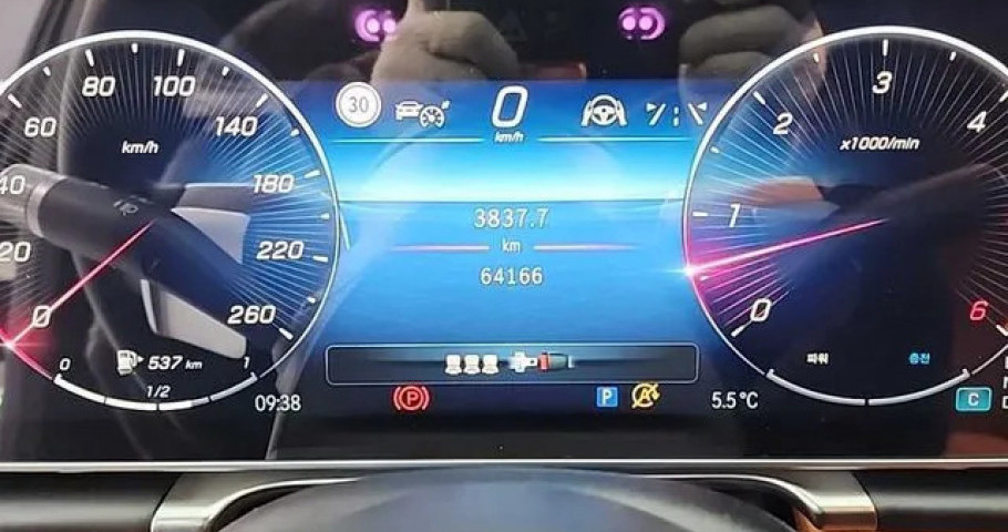 Mercedes-Benz S-Class 