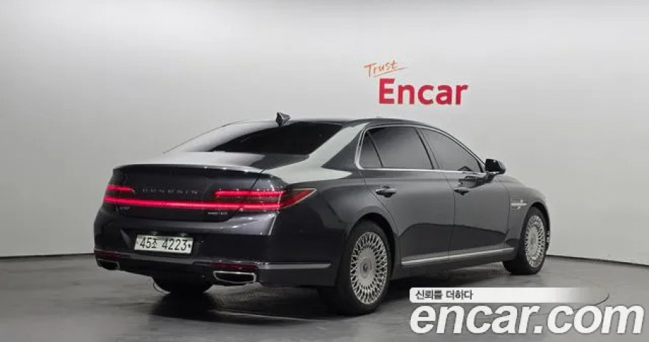 Genesis G90 