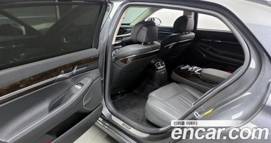 Genesis G90 