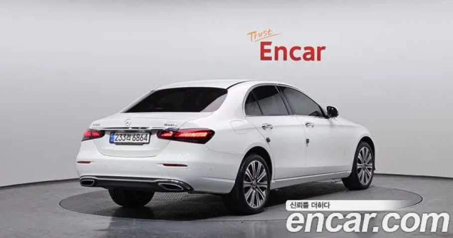 Mercedes-Benz E-Class 