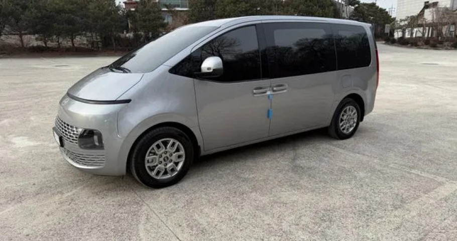 Hyundai Staria 