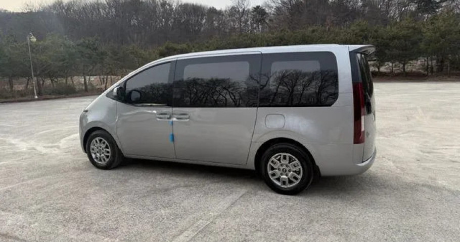 Hyundai Staria 