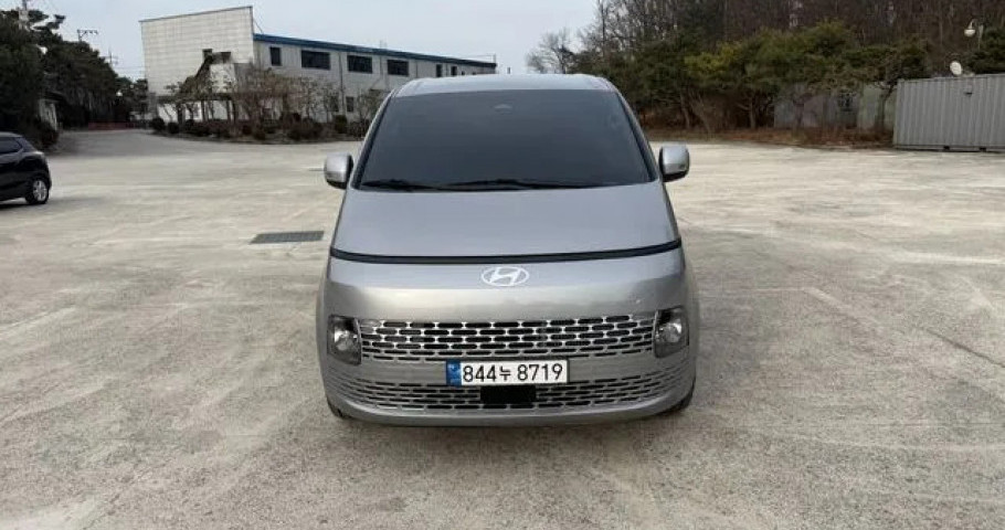 Hyundai Staria 